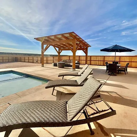 Brand New Home With Private Pool And Hot Tub